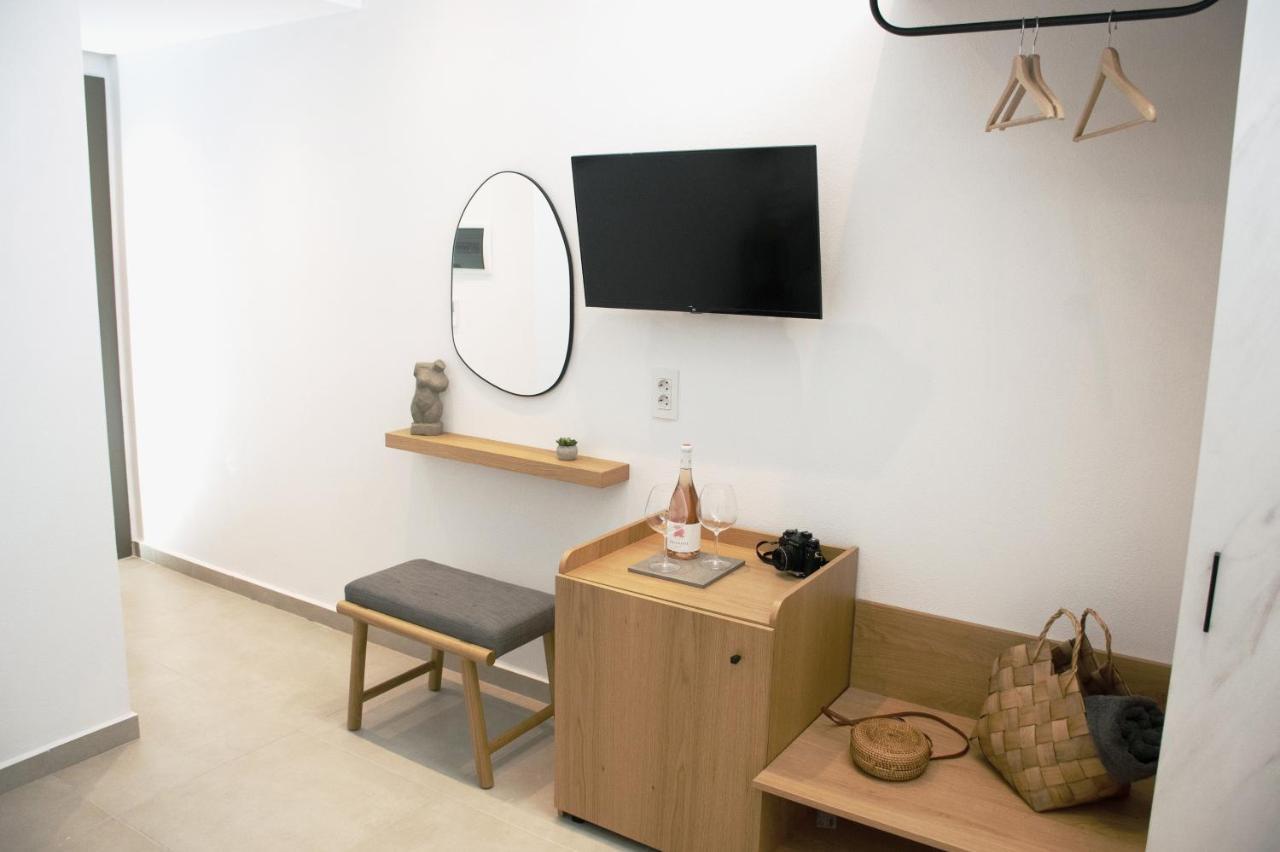 Iades Suites Афитос Екстериор снимка