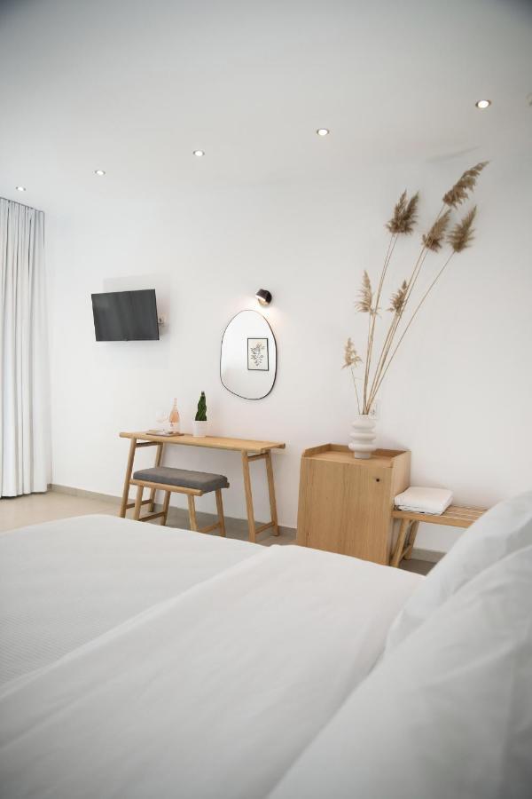 Iades Suites Афитос Екстериор снимка