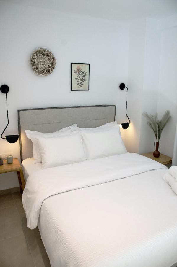 Iades Suites Афитос Екстериор снимка
