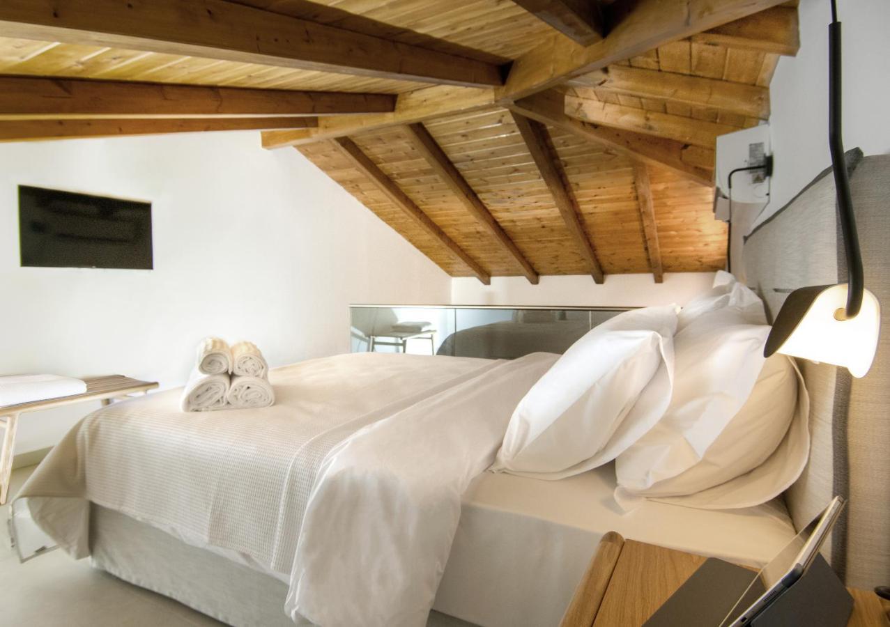 Iades Suites Афитос Екстериор снимка