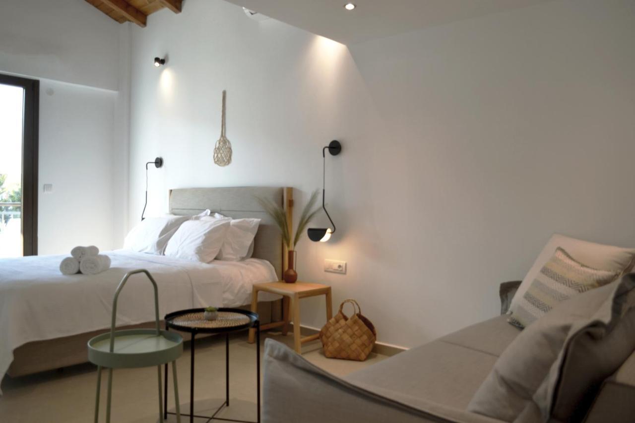 Iades Suites Афитос Екстериор снимка