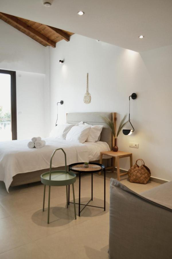 Iades Suites Афитос Екстериор снимка