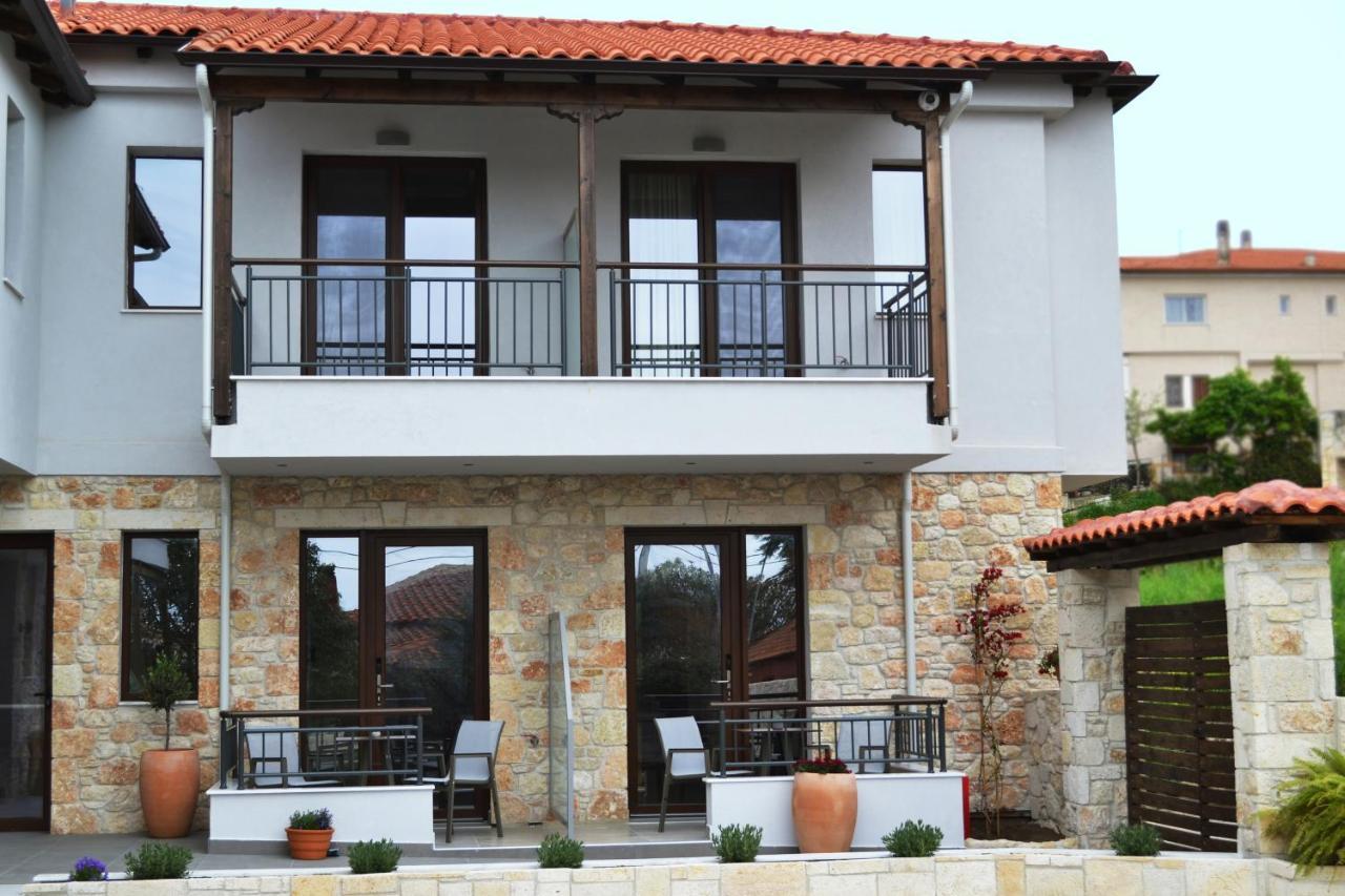 Iades Suites Афитос Екстериор снимка