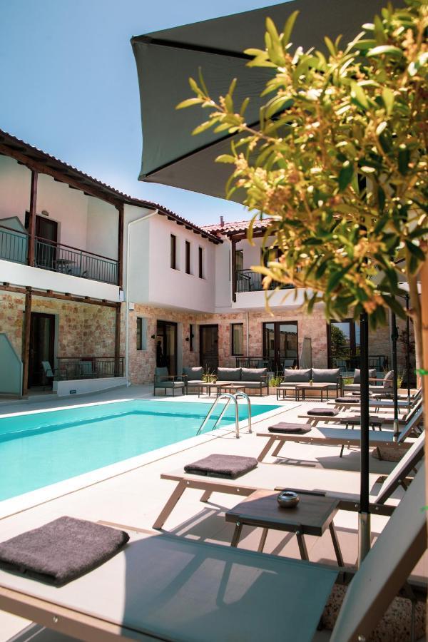 Iades Suites Афитос Екстериор снимка