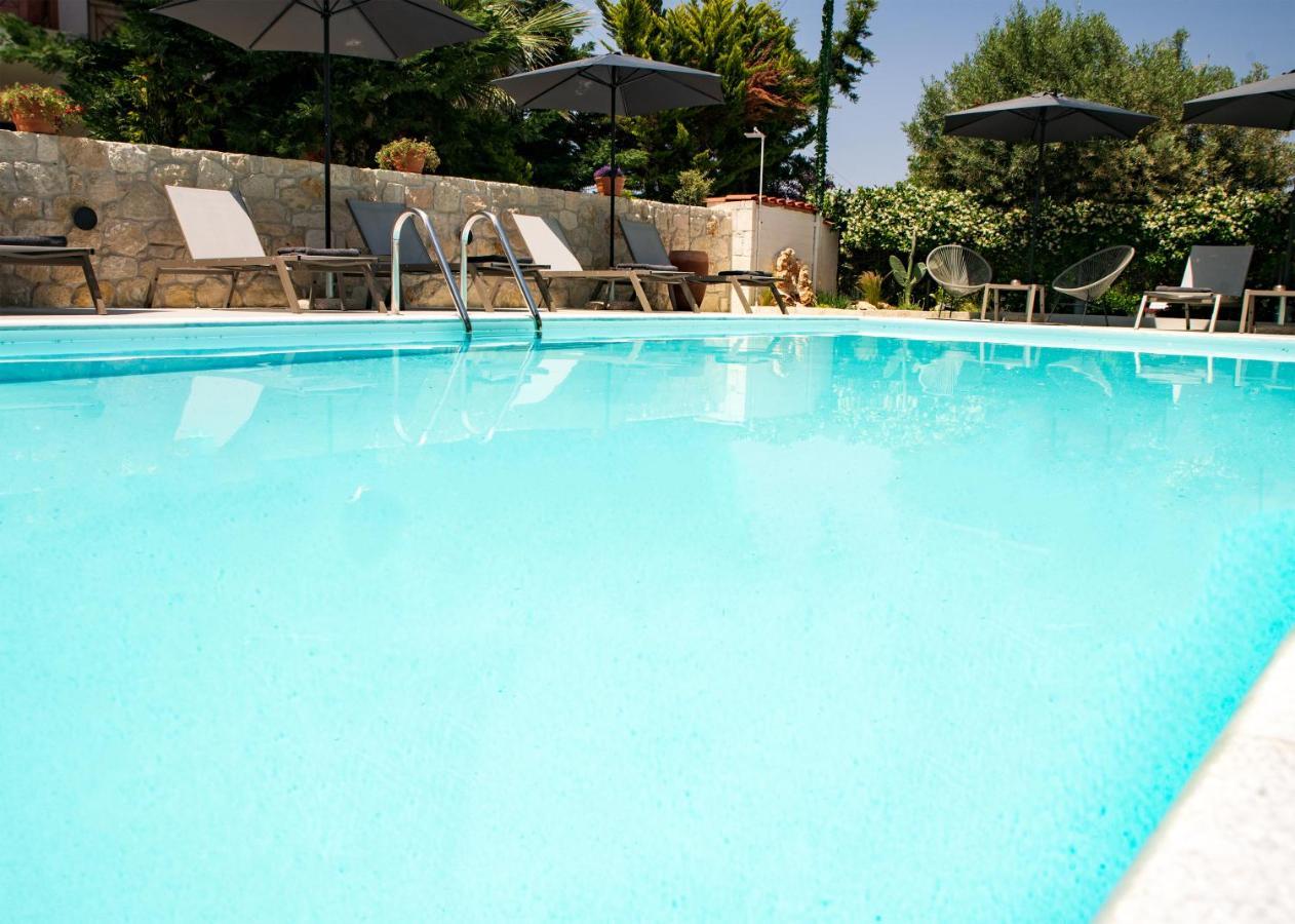 Iades Suites Афитос Екстериор снимка
