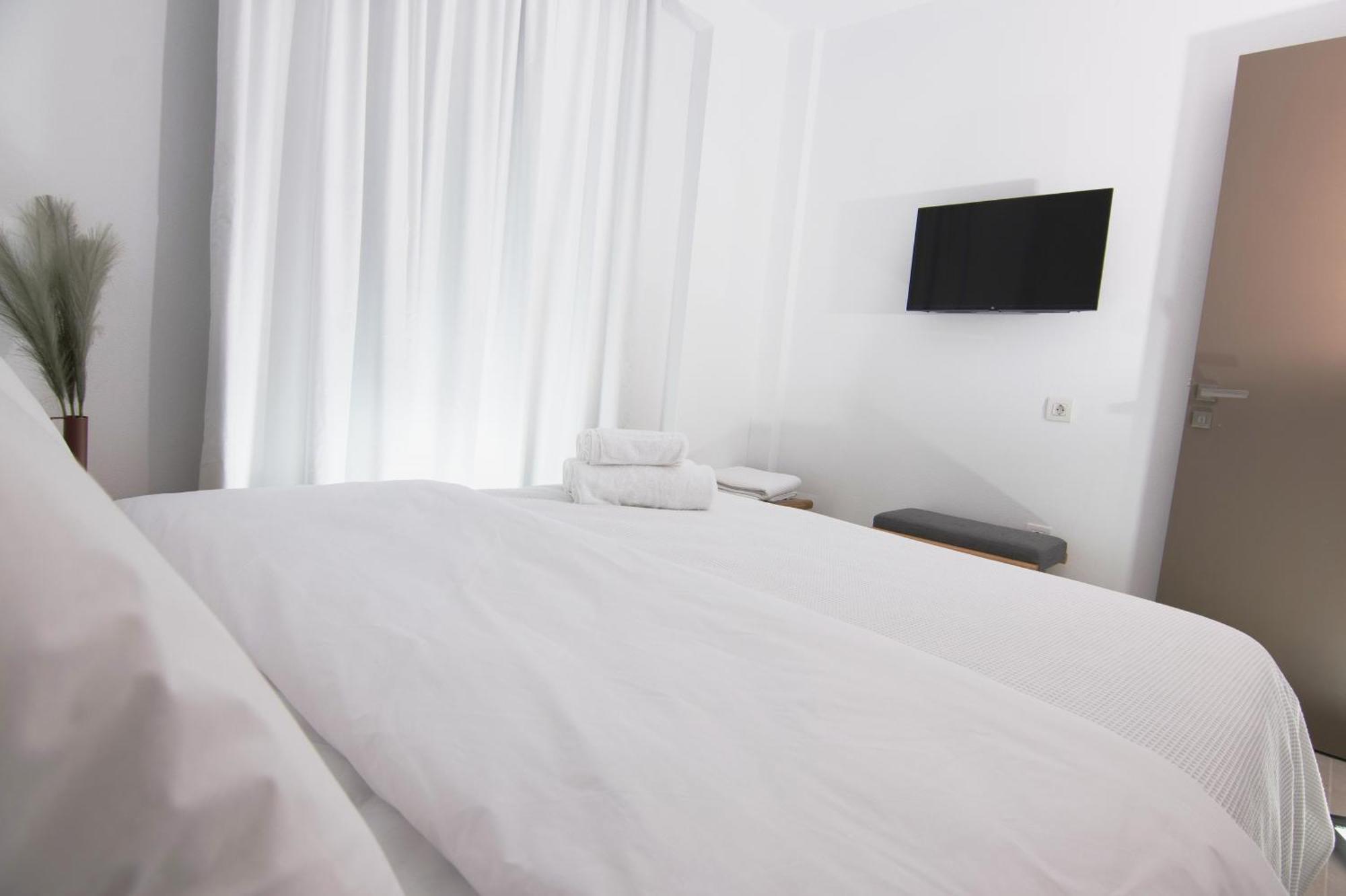 Iades Suites Афитос Стая снимка
